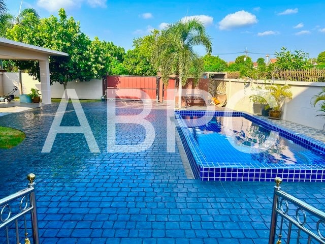 5 Bedroom House in Bang Saray photo 3
