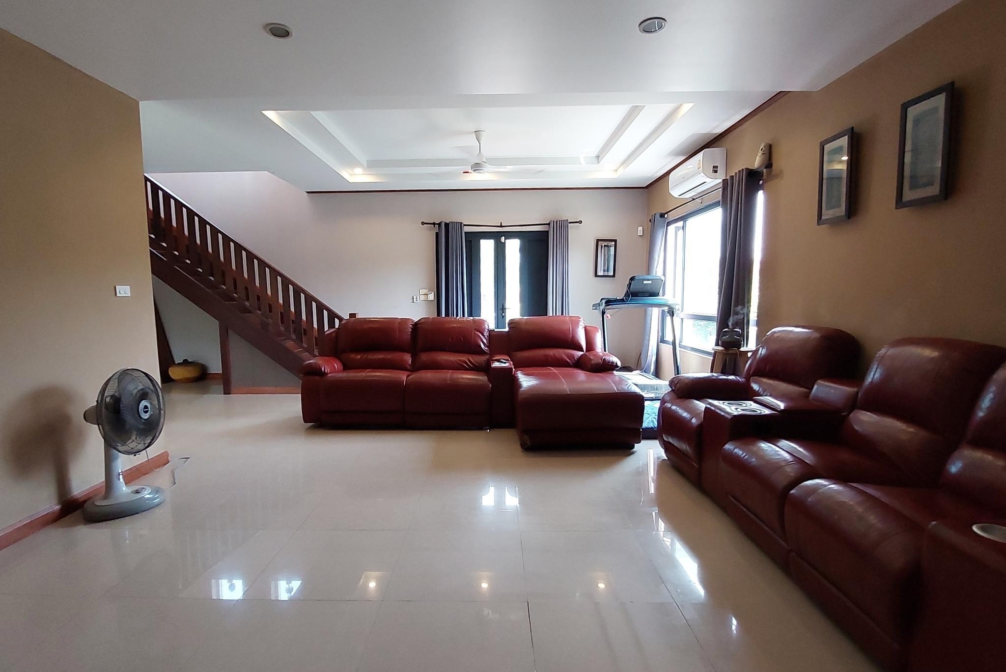 5 Bedroom House in Bang Saray photo 10