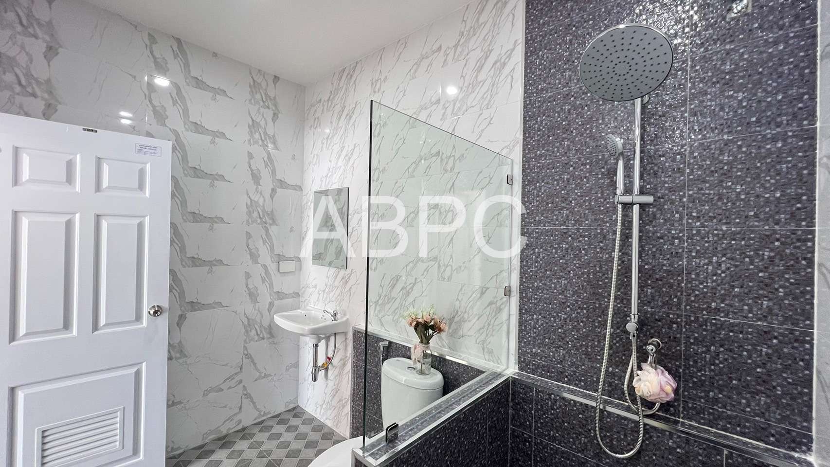 Brand New 3 Bed 2 Bath Townhouse In Banglamung photo 10