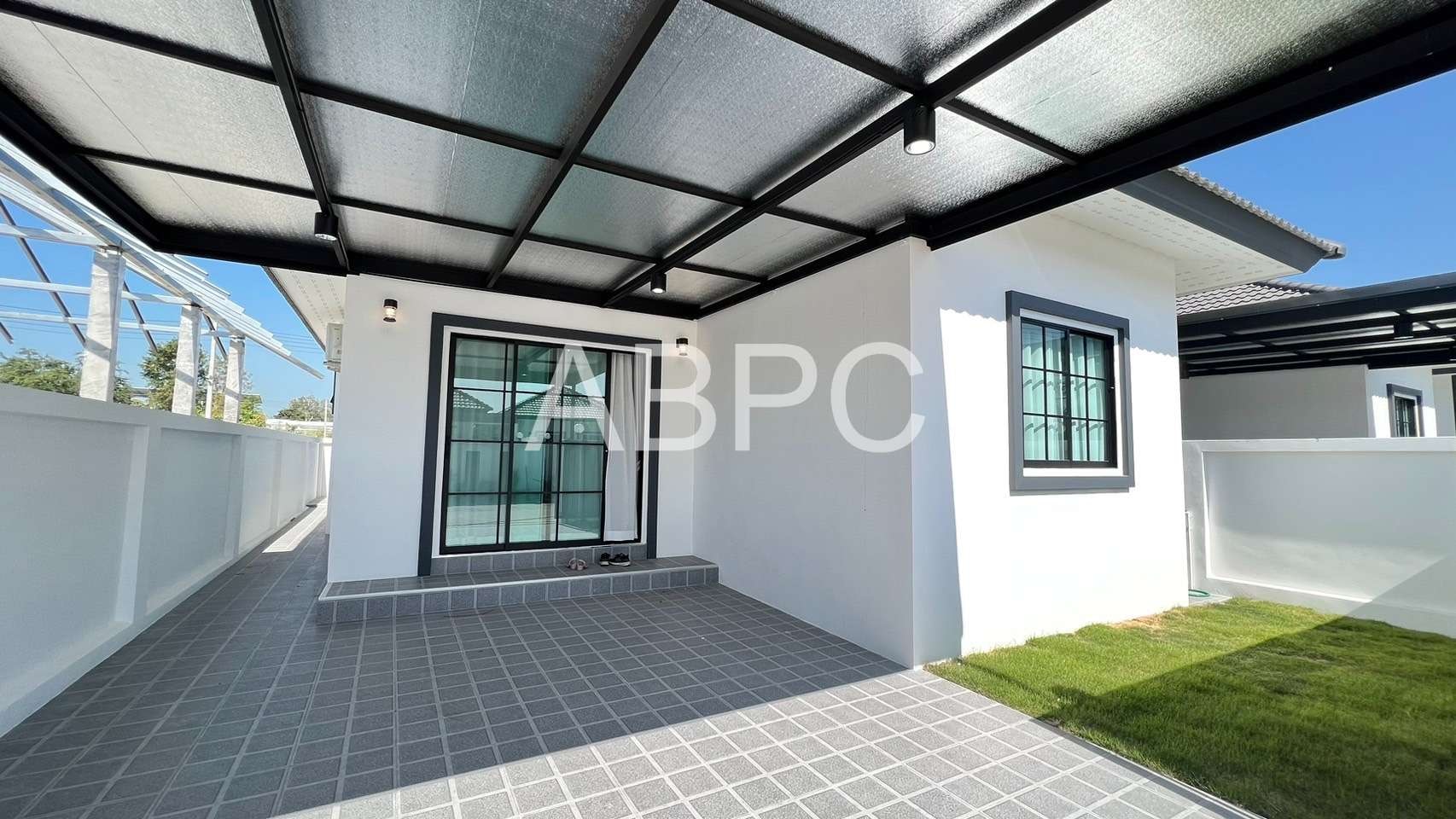 Brand New 3 Bed 2 Bath Townhouse In Banglamung