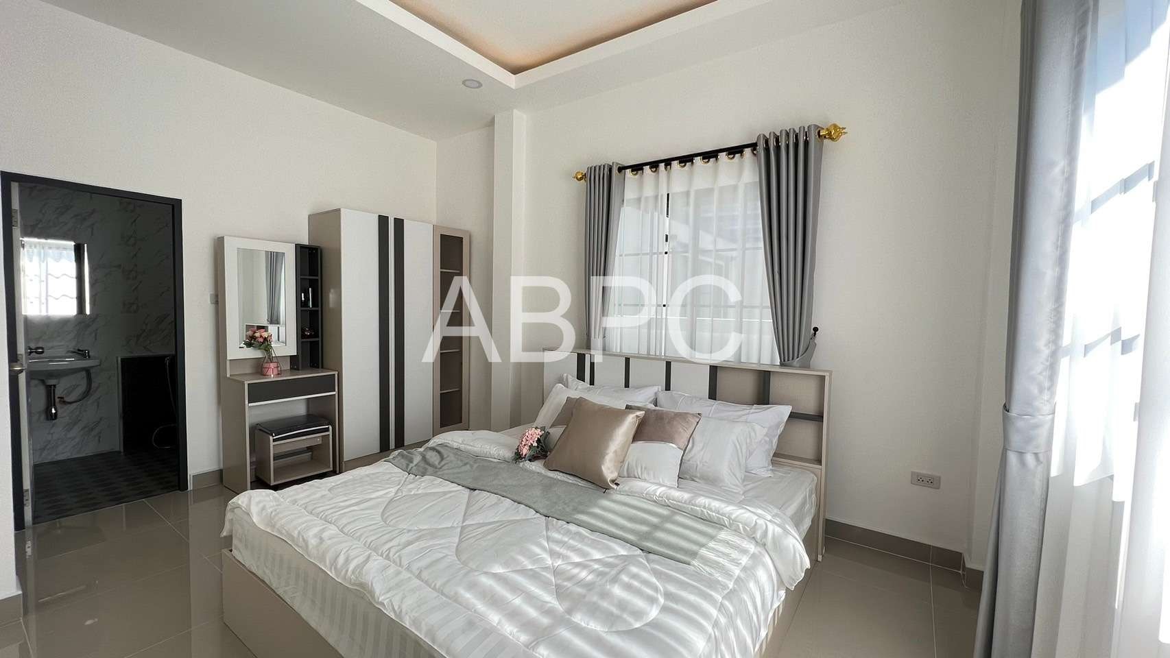 Brand New 3 Bed 2 Bath Townhouse In Banglamung photo 3