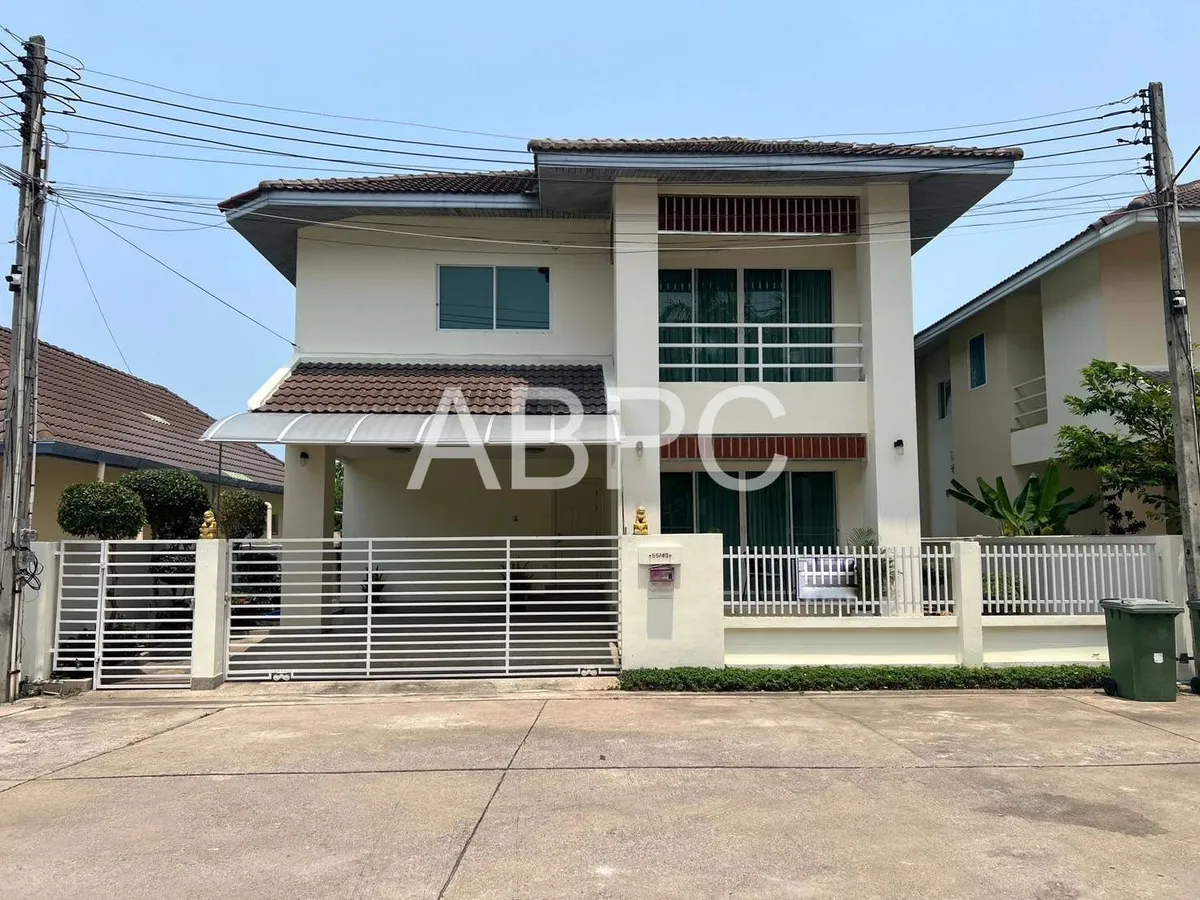 3 Bedrooms 3 Bathrooms in East Pattaya