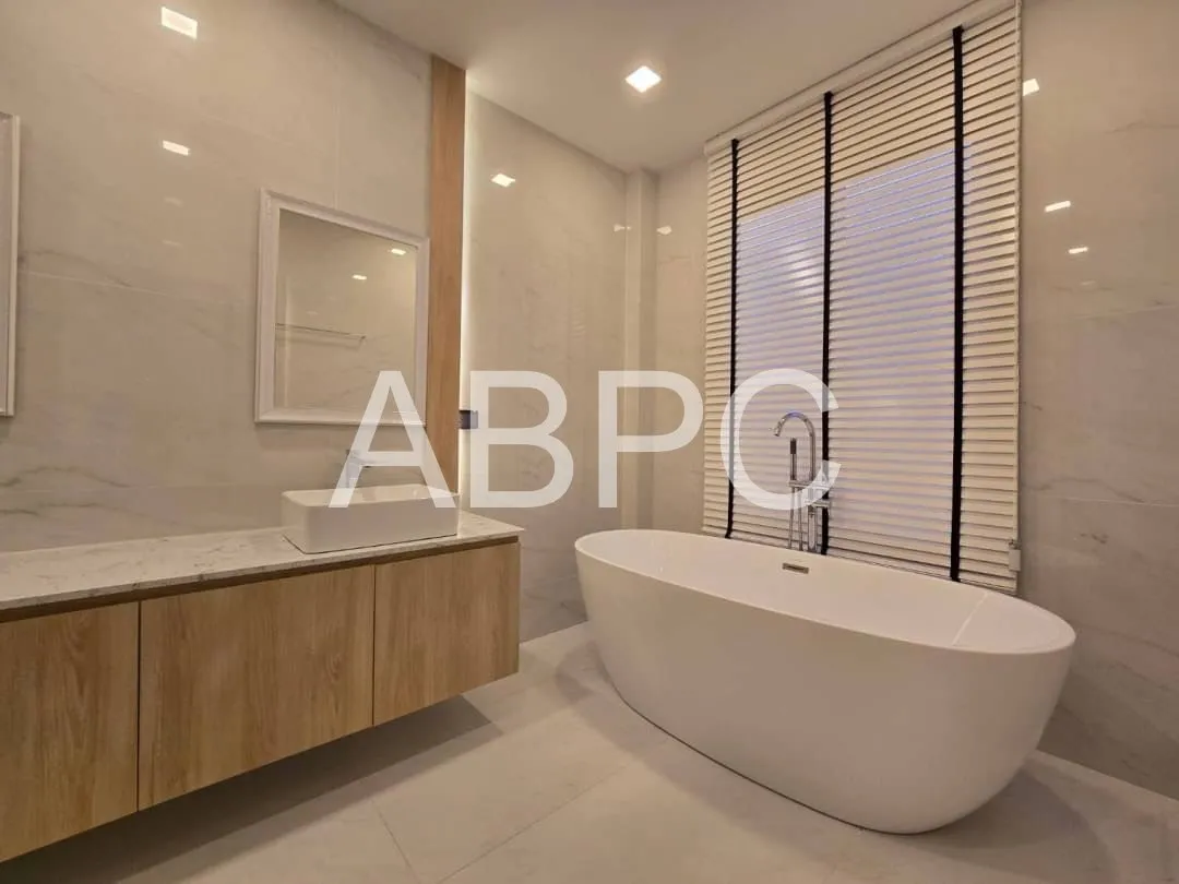 Brand New 5 Bed 6 Bath Pool Villa In East Pattaya photo 12