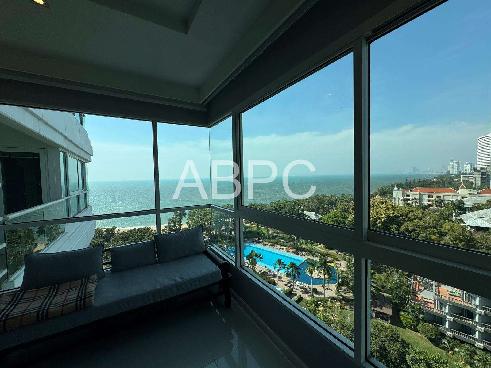 Beachfront Ocean View 1 Bed - 2 Bath Condo in Na Jomtien photo 11