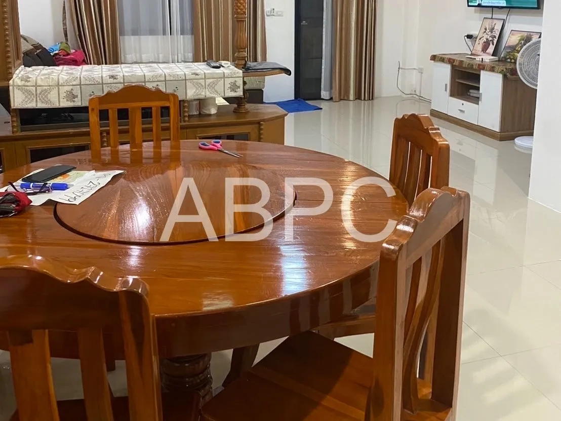 2 Bedrooms Townhouse For rent photo 6