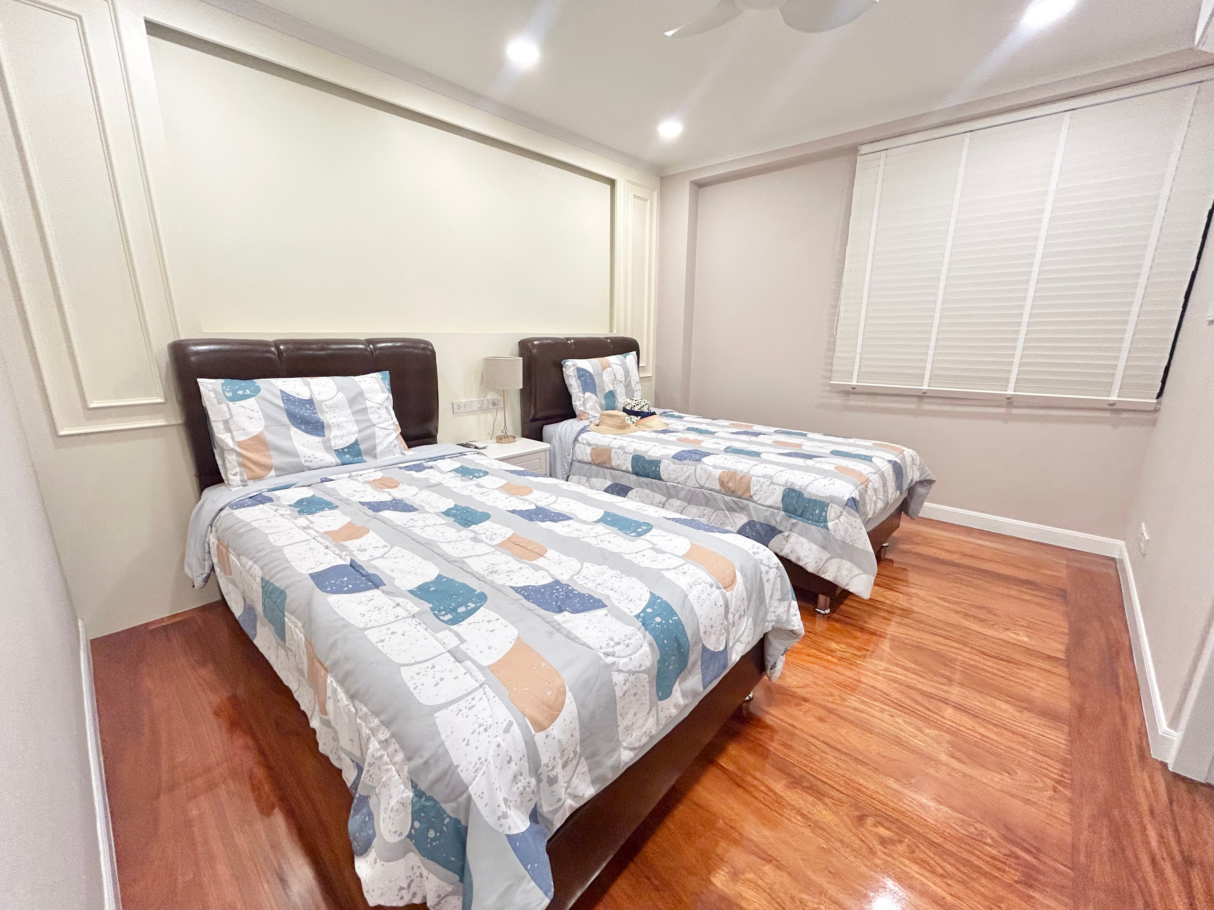 3 Bedroom Beachfront Condo For Sale in Wongamat photo 15