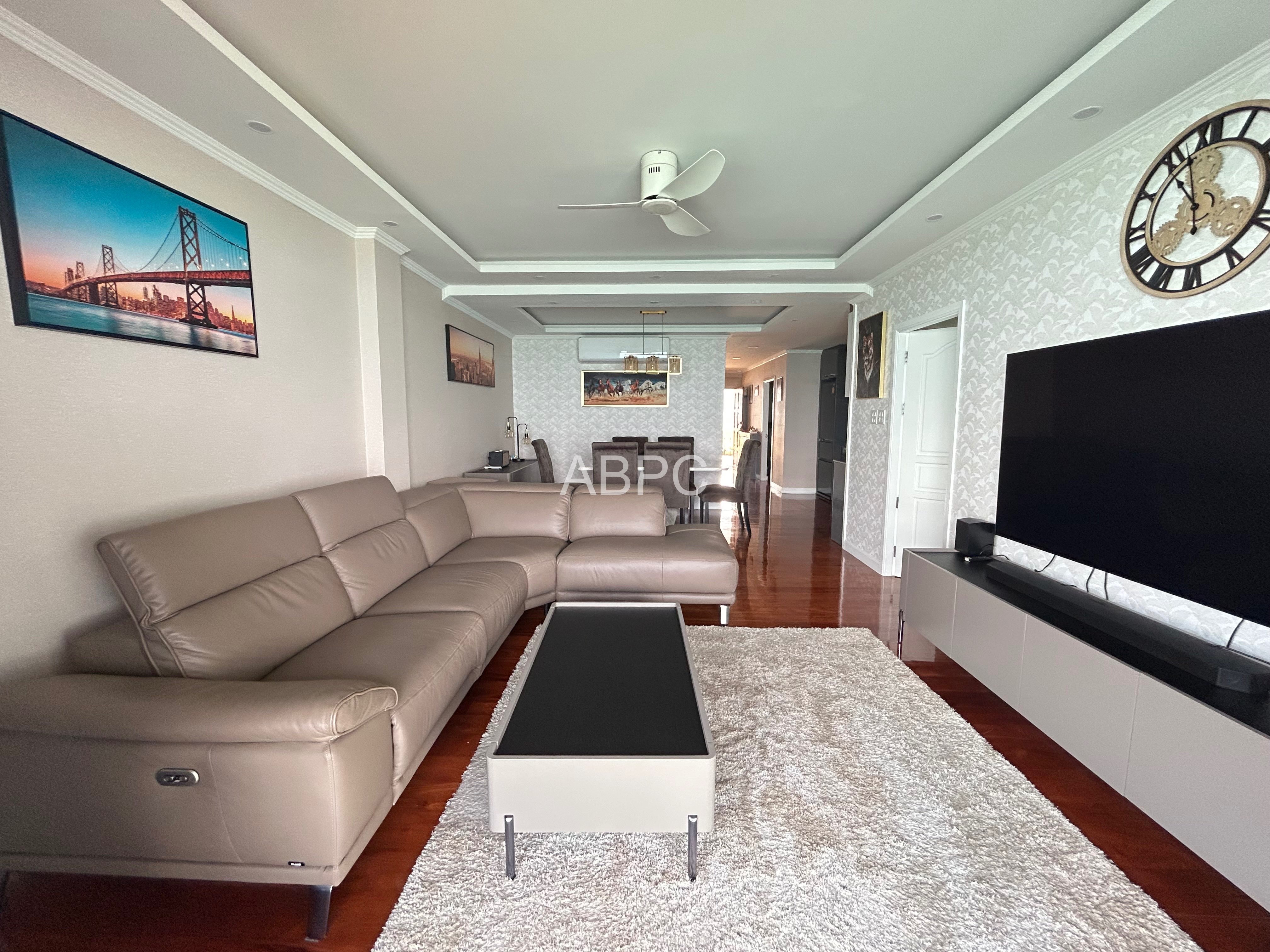 3 Bedroom Beachfront Condo For Sale in Wongamat photo 9