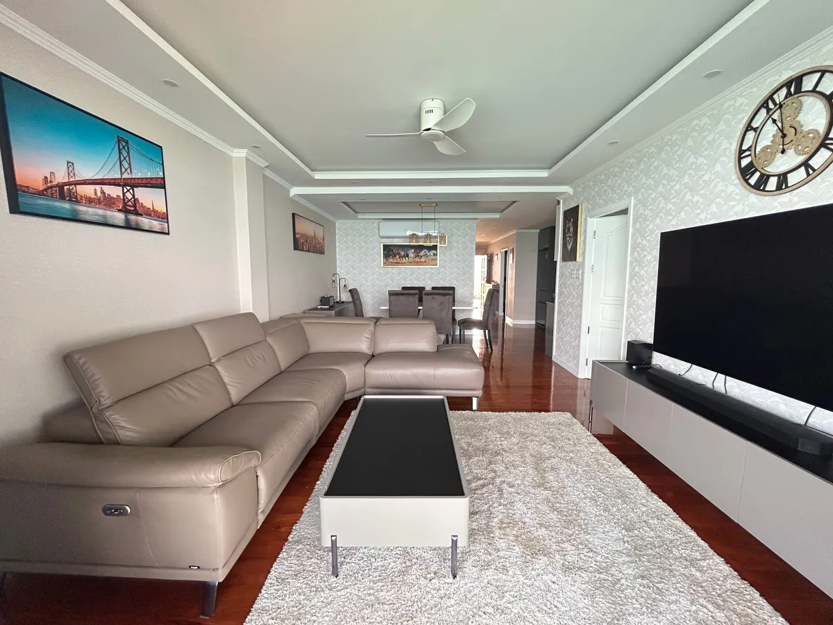 3 Bedroom Beachfront Condo For Sale in Wongamat photo 14