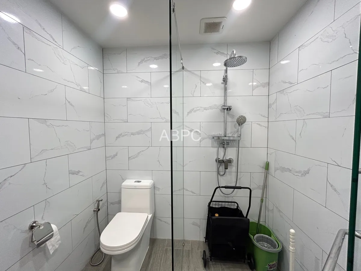 3 Bedroom Beachfront Condo For Sale in Wongamat photo 4