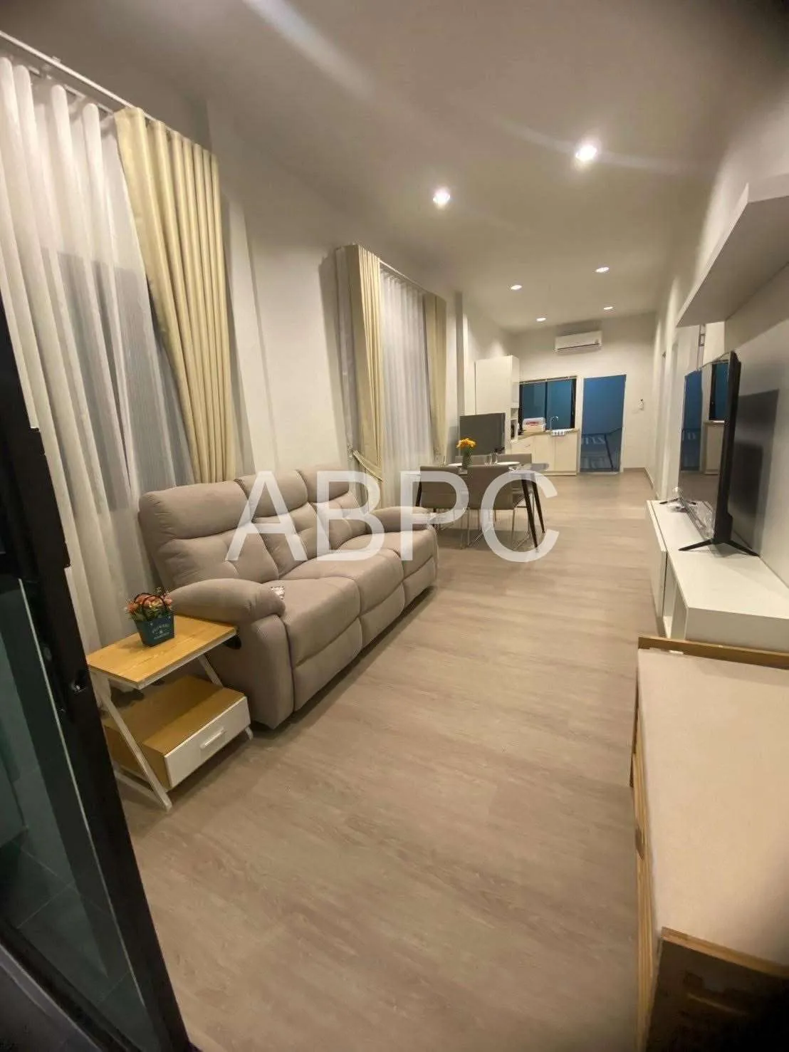Corner house 2 Bedrooms 2 Bathrooms House For rent photo 12