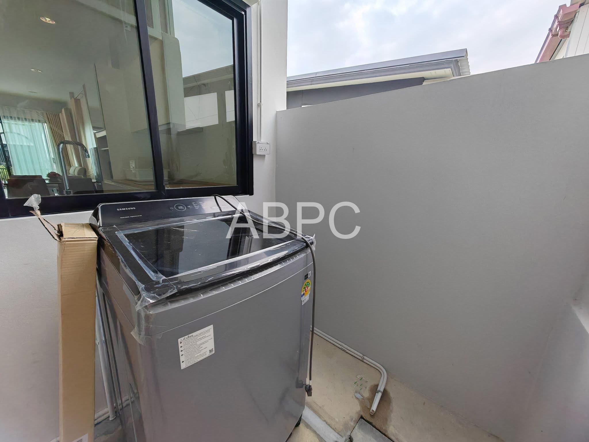 Corner house 2 Bedrooms 2 Bathrooms House For rent photo 4