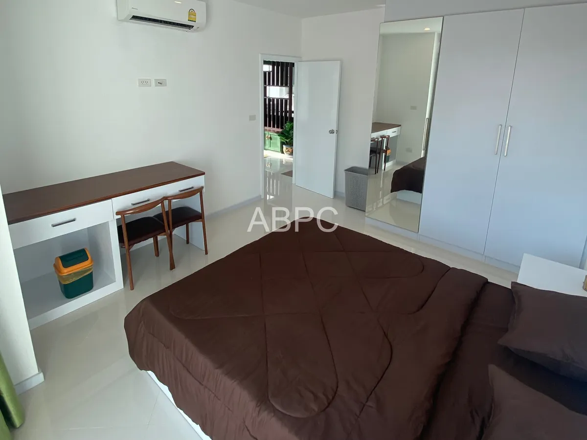 Modern 2 Bed 1 Bath City and Sea View Condo in Jomtien photo 2