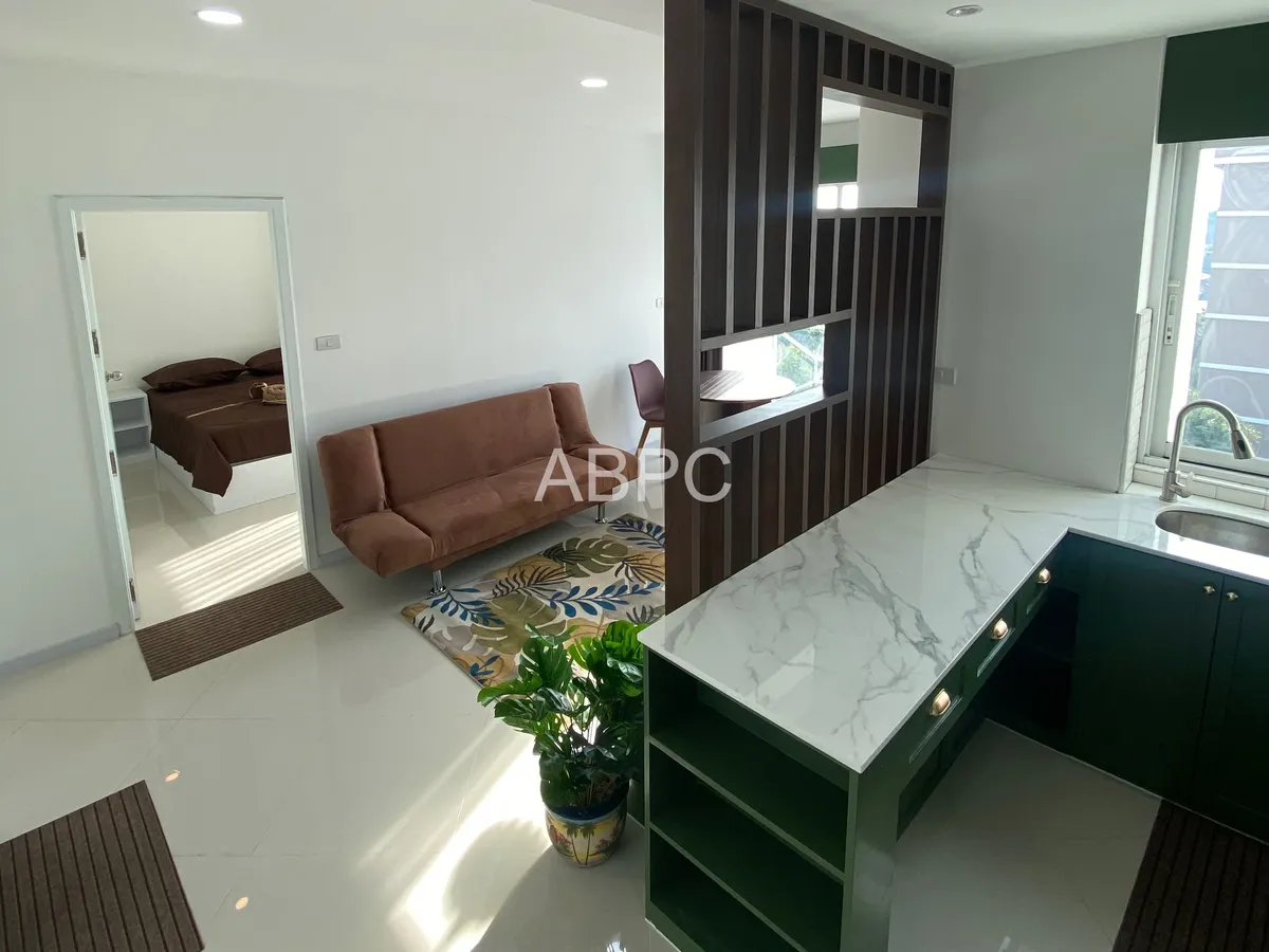 Modern 2 Bed 1 Bath City and Sea View Condo in Jomtien photo 12