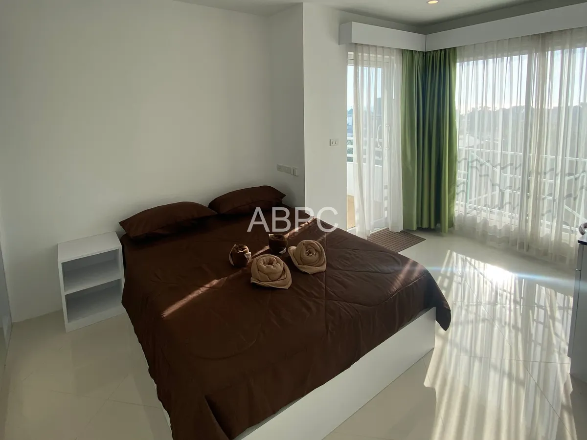 Modern 2 Bed 1 Bath City and Sea View Condo in Jomtien photo 3