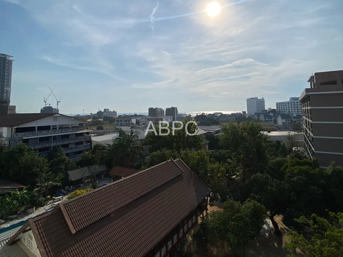 Modern 2 Bed 1 Bath City and Sea View Condo in Jomtien photo 5