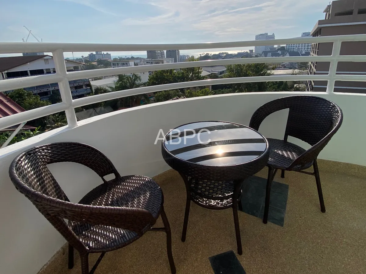 Modern 2 Bed 1 Bath City and Sea View Condo in Jomtien photo 7