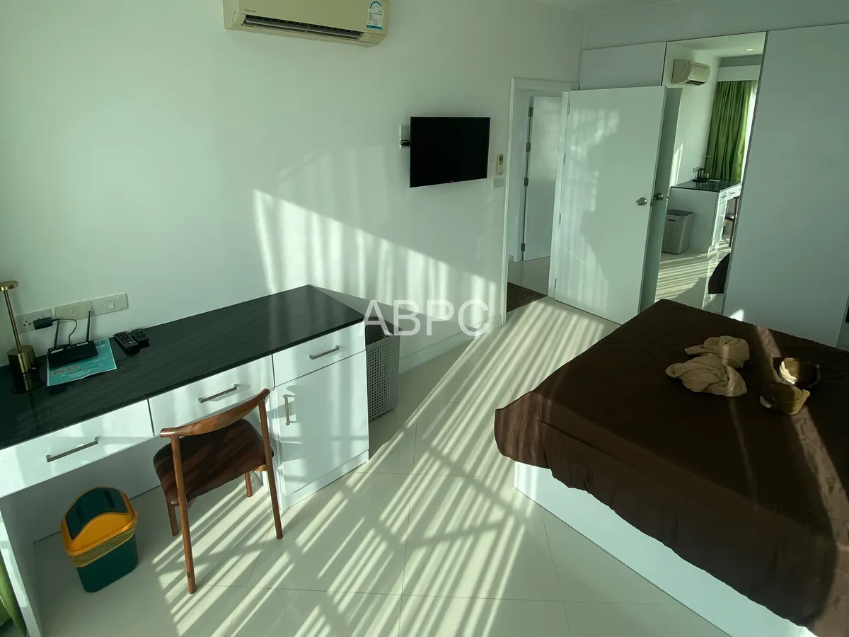 Modern 2 Bed 1 Bath City and Sea View Condo in Jomtien photo 9