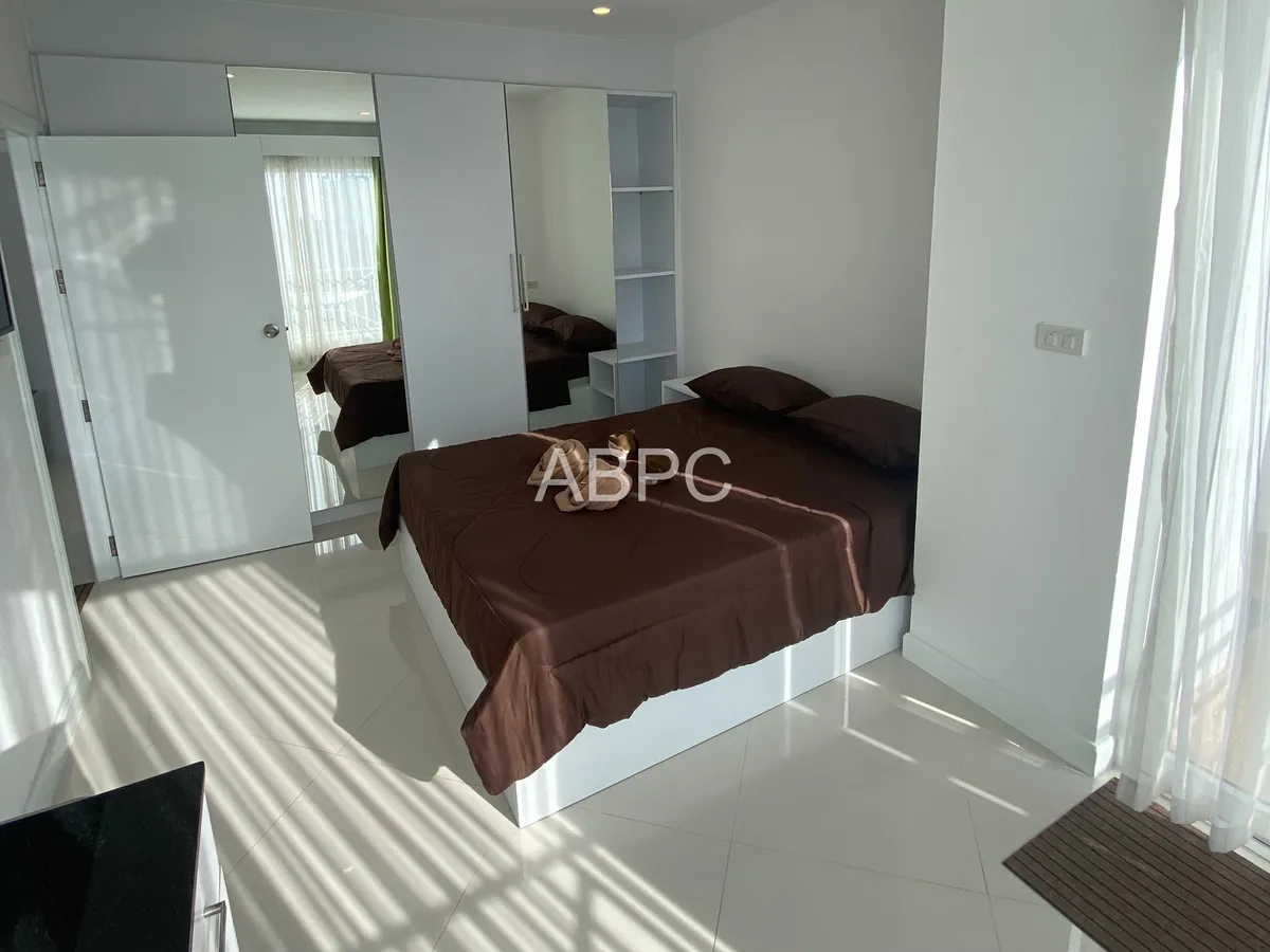 Modern 2 Bed 1 Bath City and Sea View Condo in Jomtien photo 10