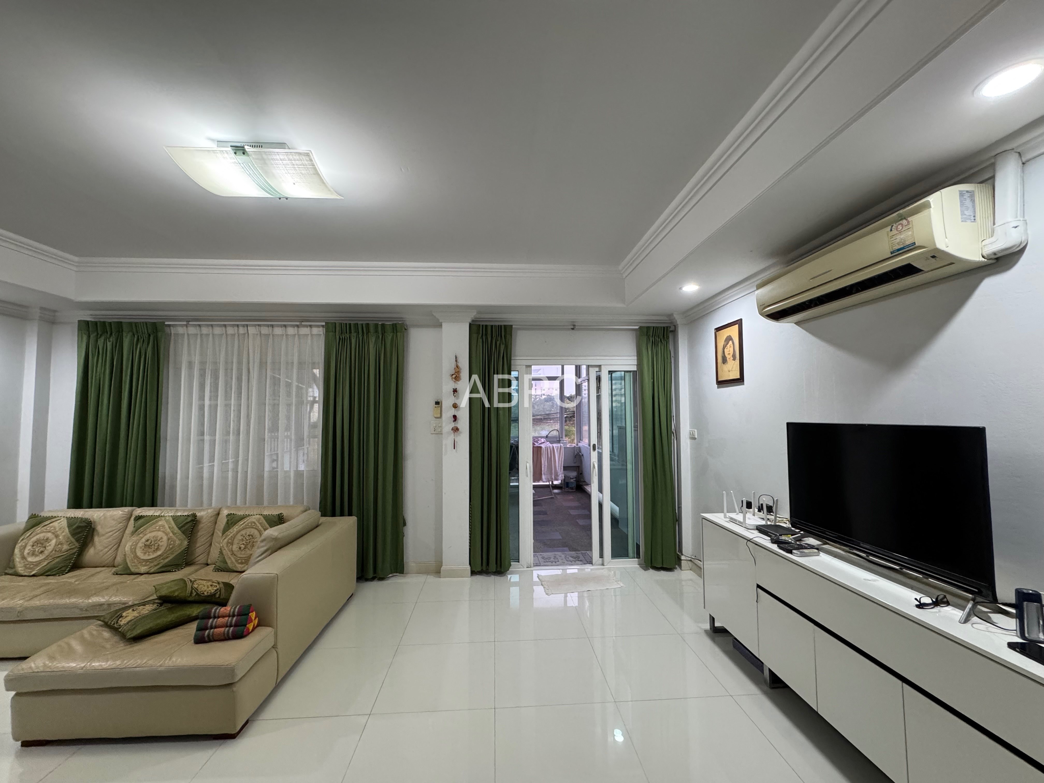 150 Meters To The Beach 4 Beds 4 Baths in Jomtien photo 8