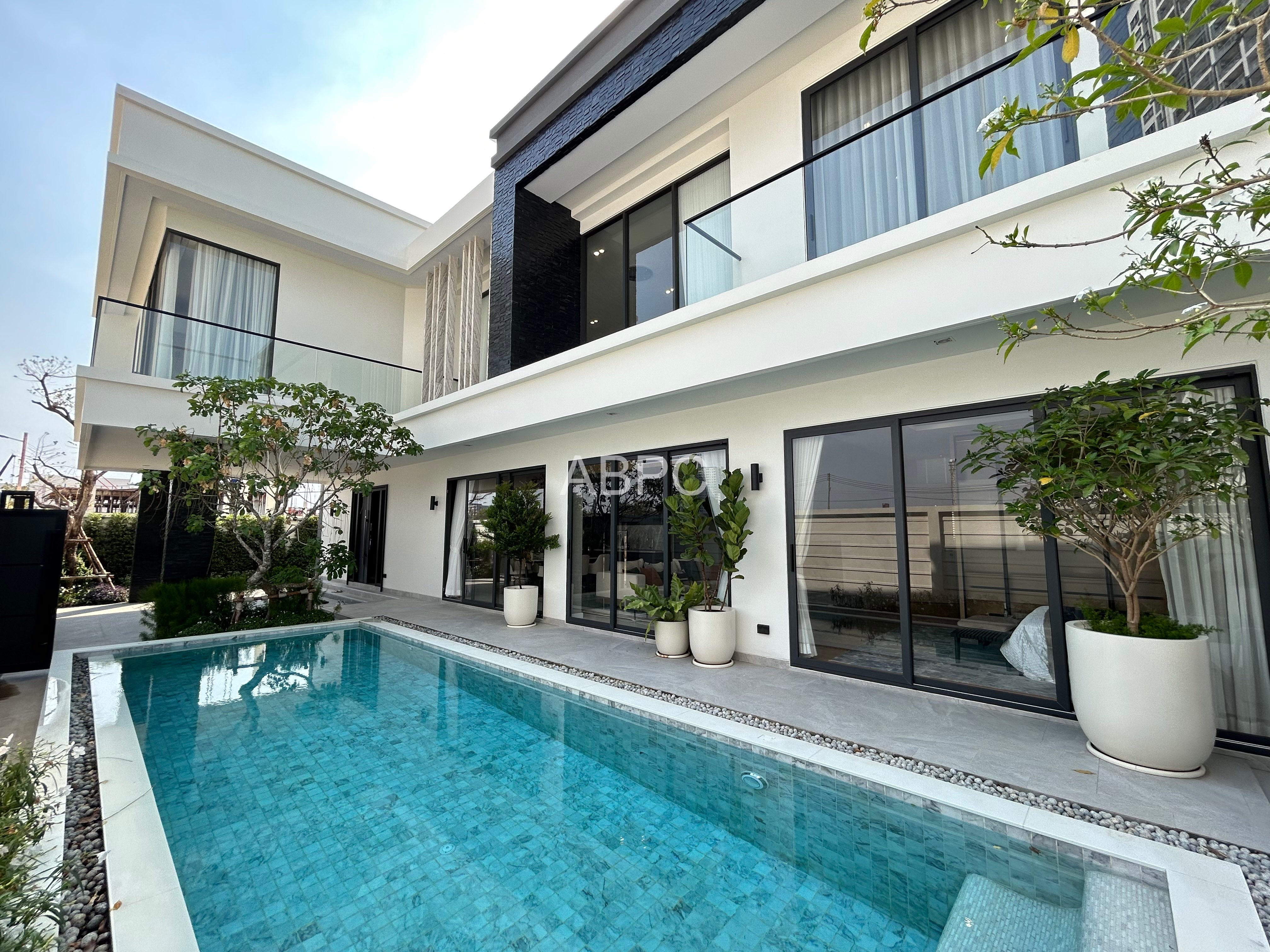 Luxury House For Sale in South Pattaya photo 5