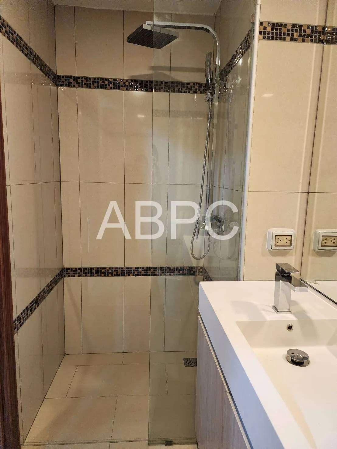 Large Duplex 1 Bed 1 Bath Condo In Jomtien photo 9