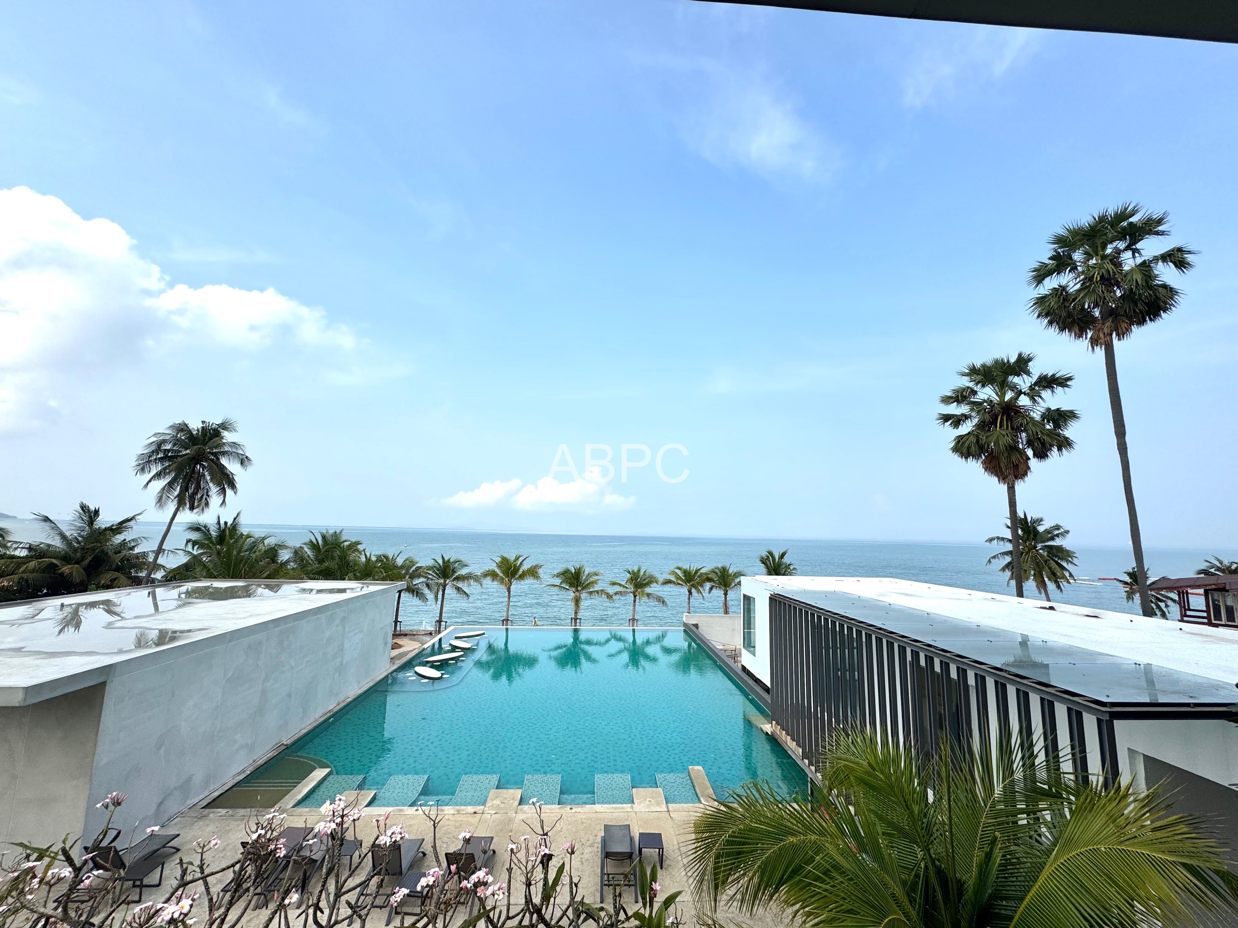 Sea View 3 Bedrooms 3 Bathrooms in Wongamat