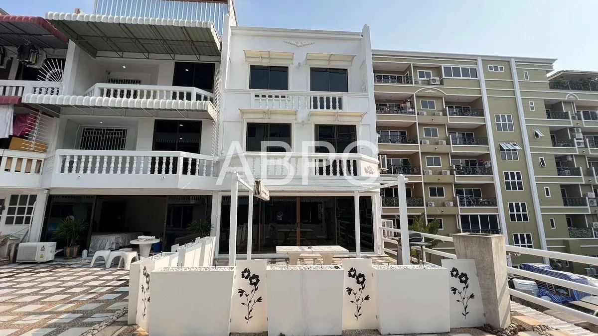 Incredible Investment Opportunity for 5 Bedroom 5 Bathroom Townhouse in Pratumnak photo 3