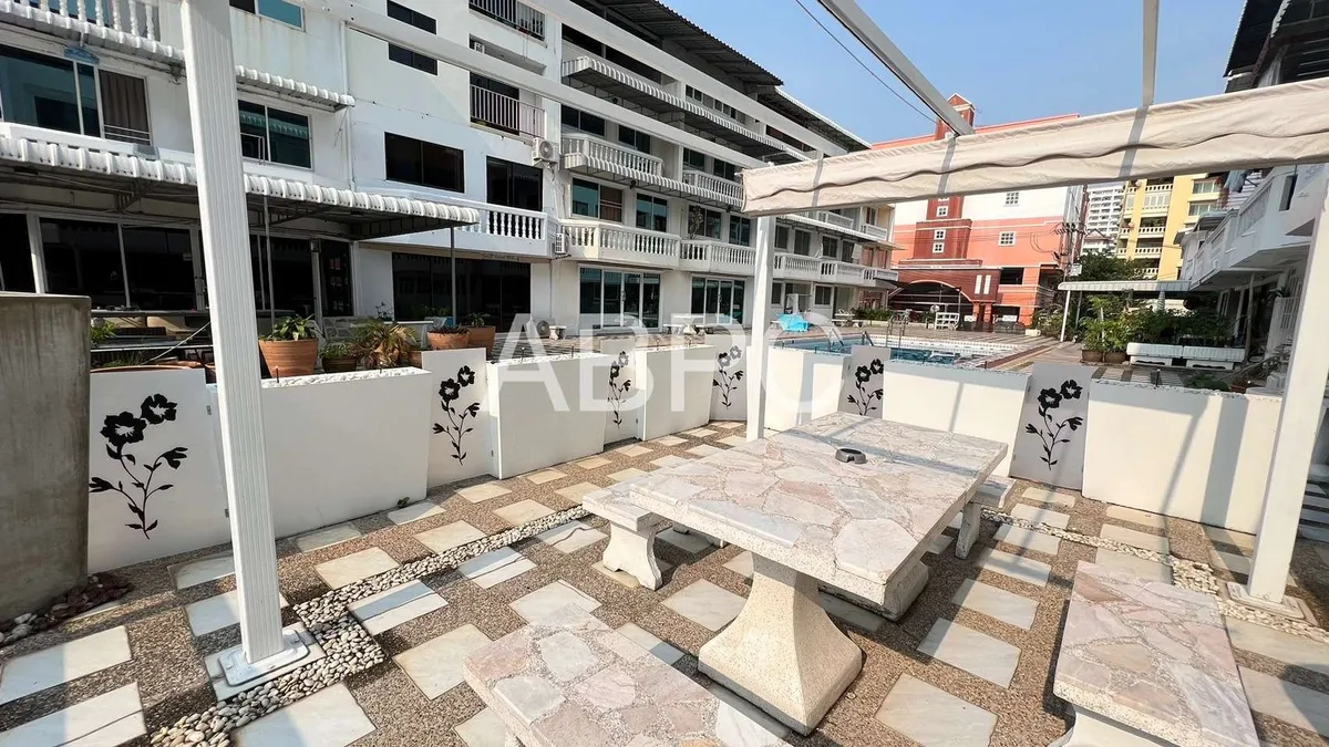 Incredible Investment Opportunity for 5 Bedroom 5 Bathroom Townhouse in Pratumnak photo 4