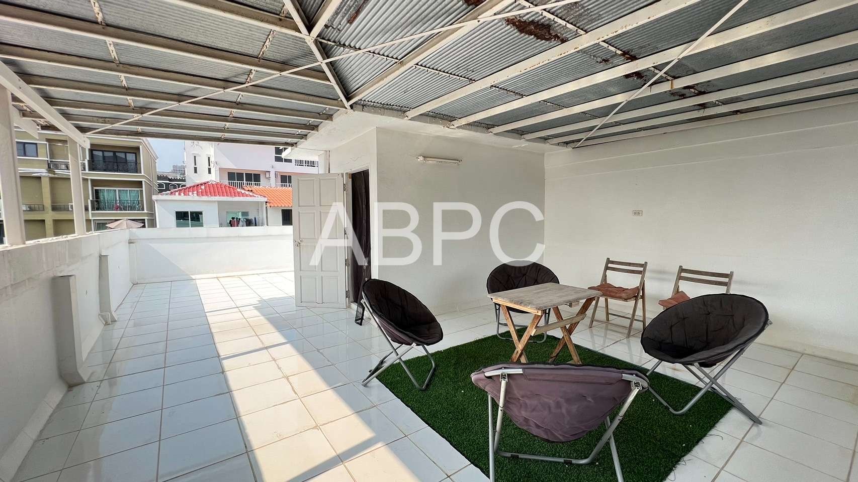 Incredible Investment Opportunity for 5 Bedroom 5 Bathroom Townhouse in Pratumnak photo 17