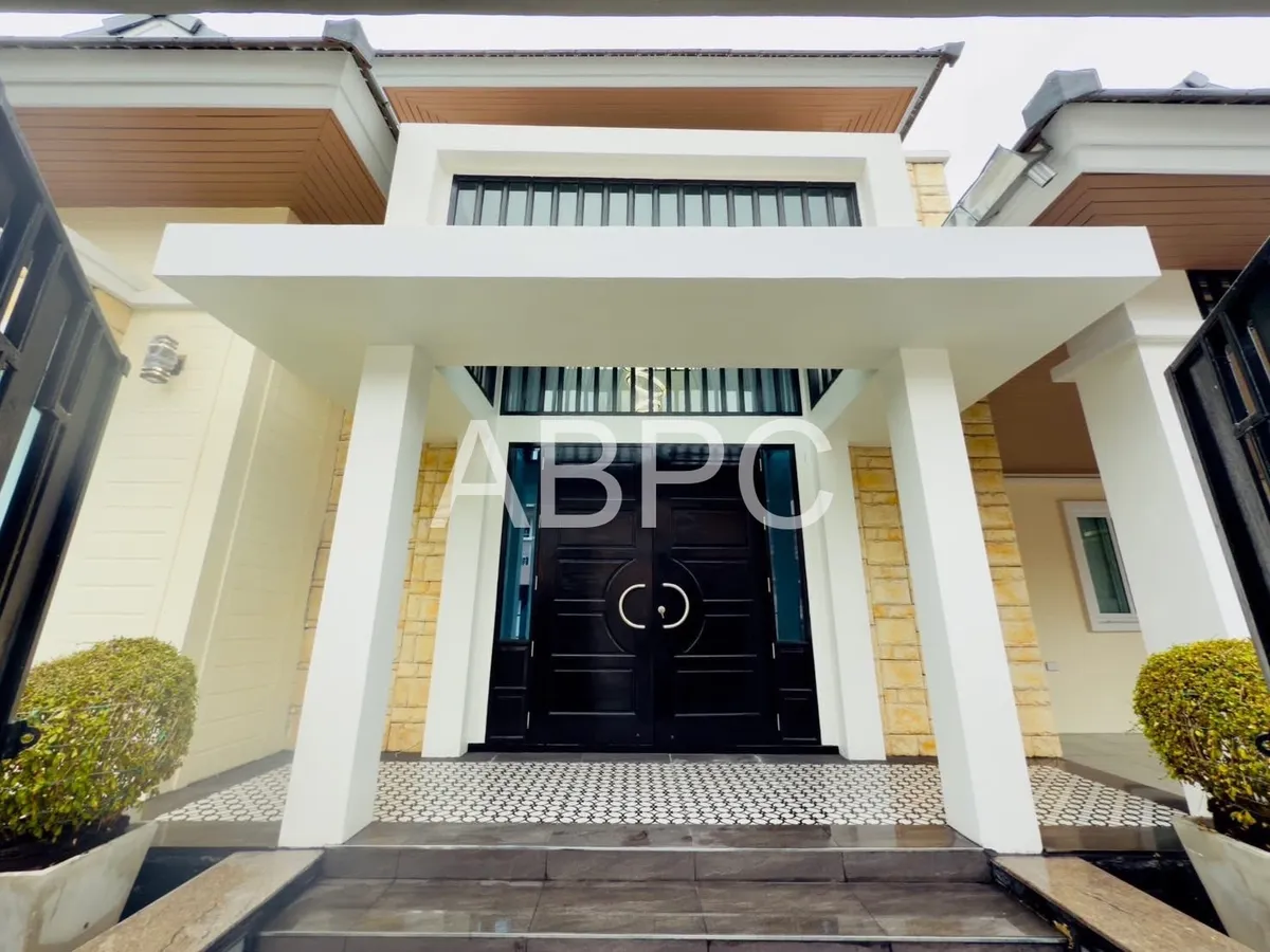 House sirisa 16 private pool for sale