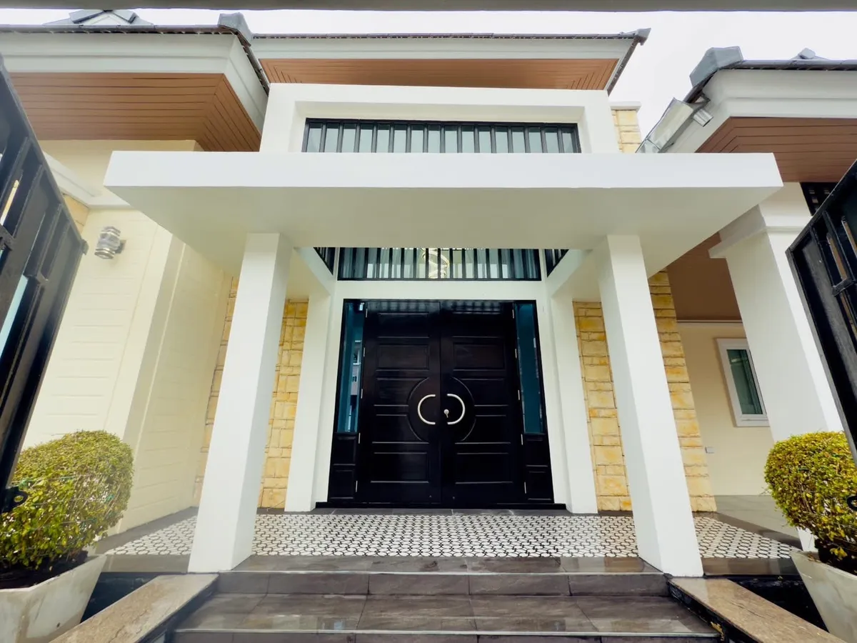 House sirisa 16 private pool for sale photo 11