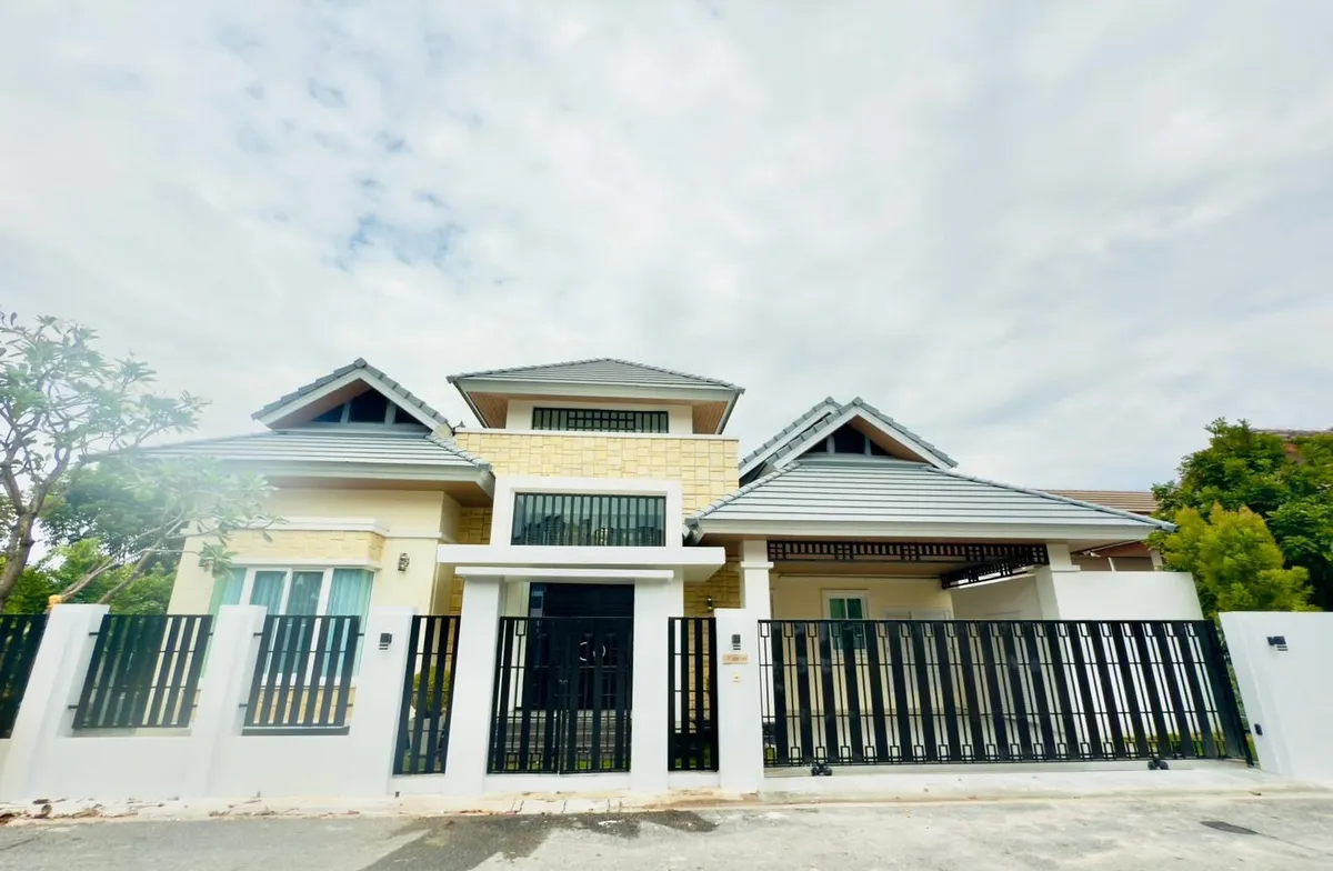 House sirisa 16 private pool for sale photo 12