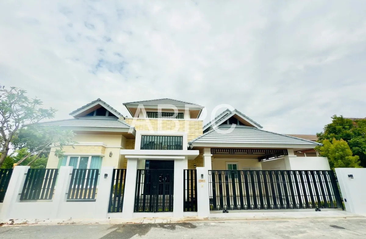 House sirisa 16 private pool for sale photo 3