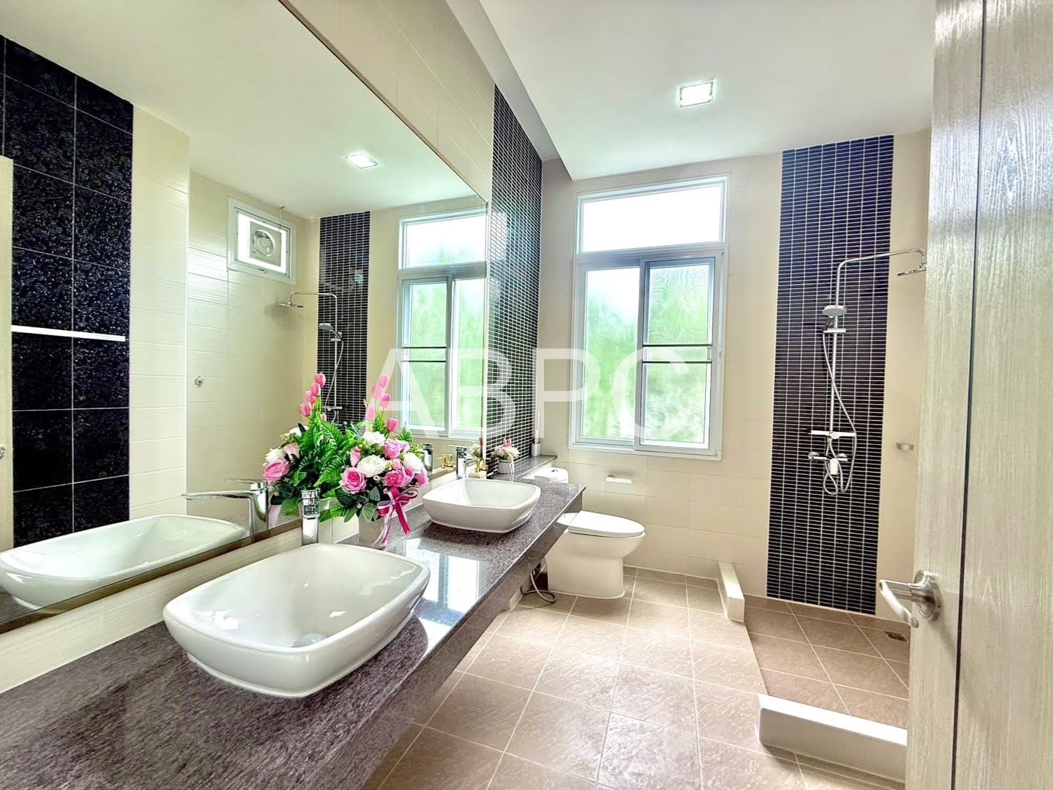 House sirisa 16 private pool for sale photo 11