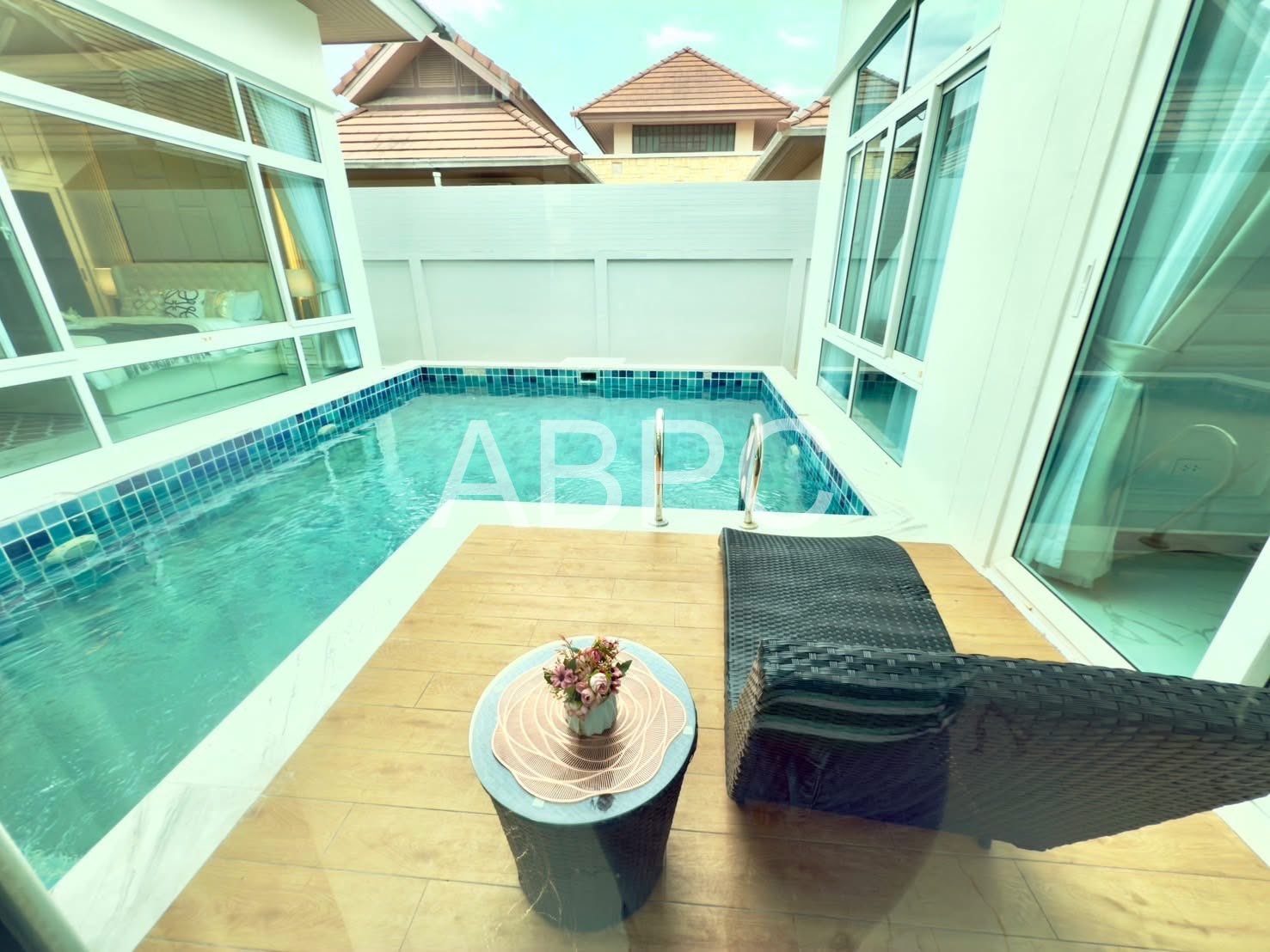 House sirisa 16 private pool for sale photo 5