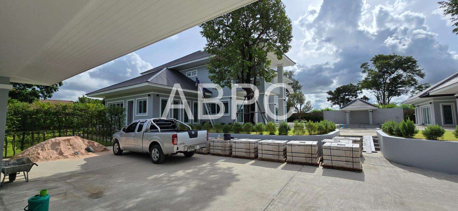 Brand New 6 Bed 8 Bath Pool Villa with Separate Guesthouse in East Pattaya photo 12
