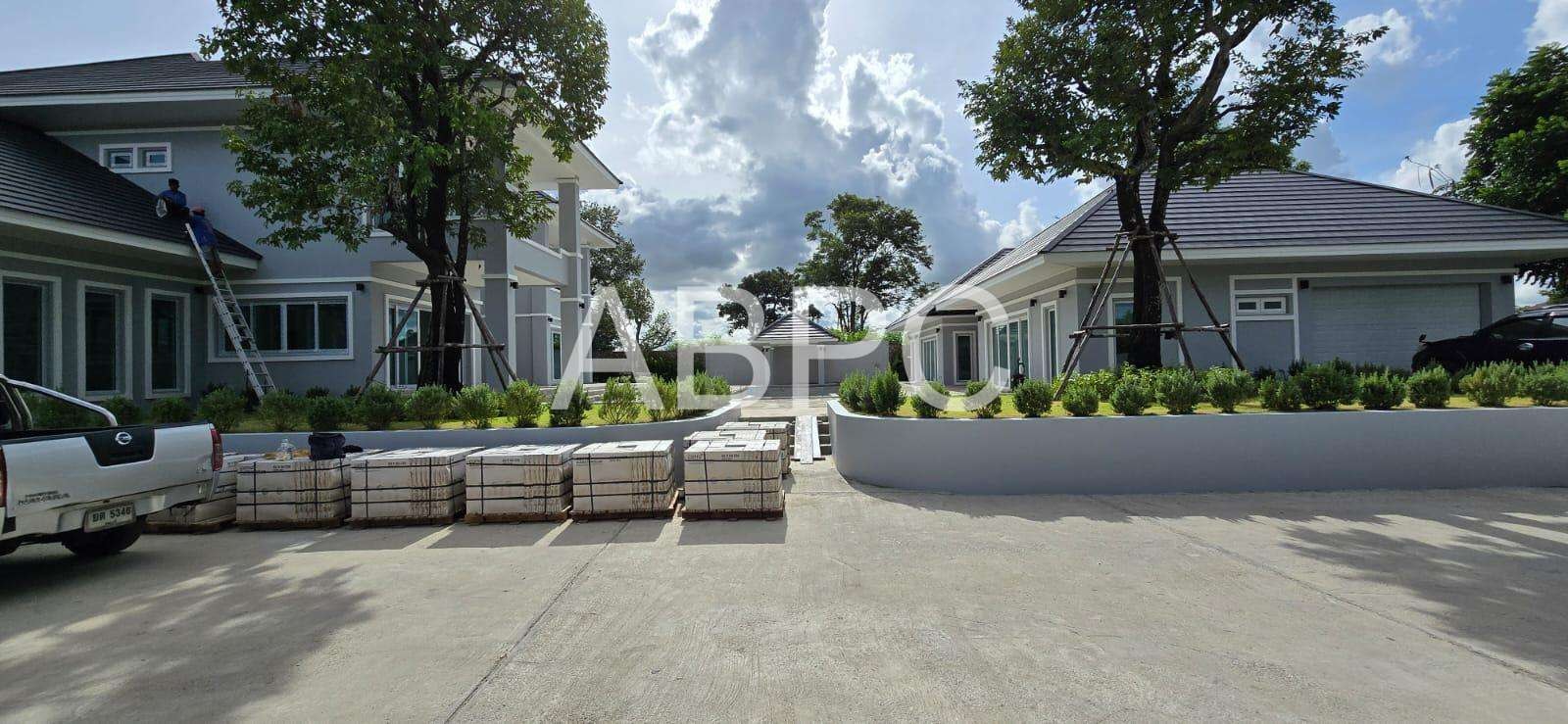 Brand New 6 Bed 8 Bath Pool Villa with Separate Guesthouse in East Pattaya photo 16