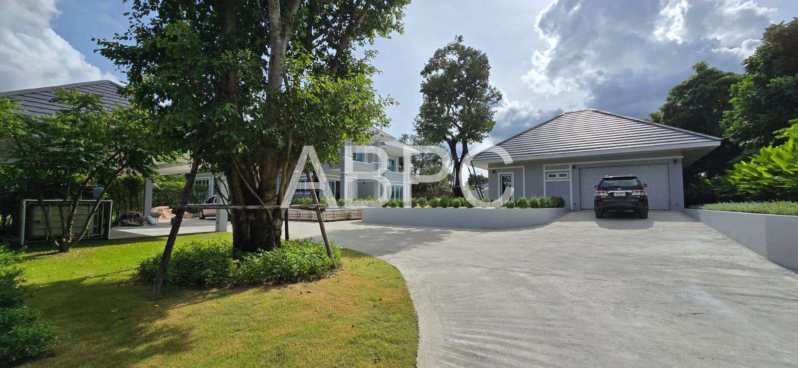 Brand New 6 Bed 8 Bath Pool Villa with Separate Guesthouse in East Pattaya photo 6