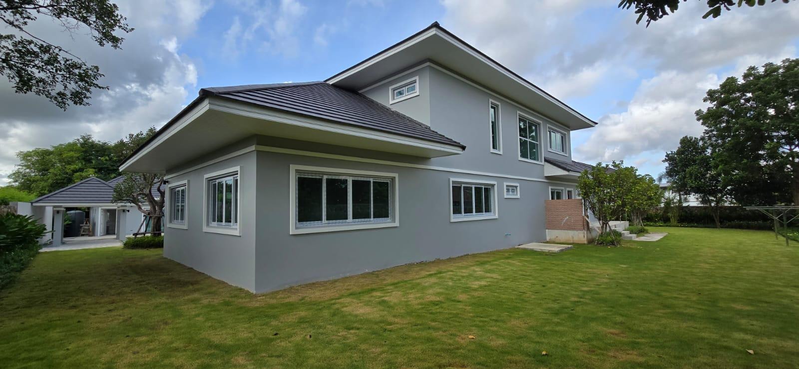 Brand New 6 Bed 8 Bath Pool Villa with Separate Guesthouse in East Pattaya photo 17