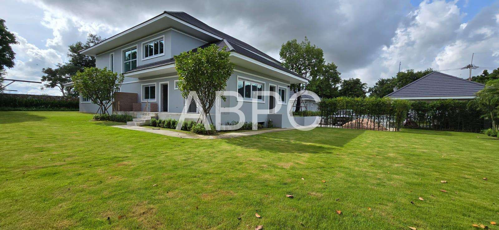 Brand New 6 Bed 8 Bath Pool Villa with Separate Guesthouse in East Pattaya photo 7