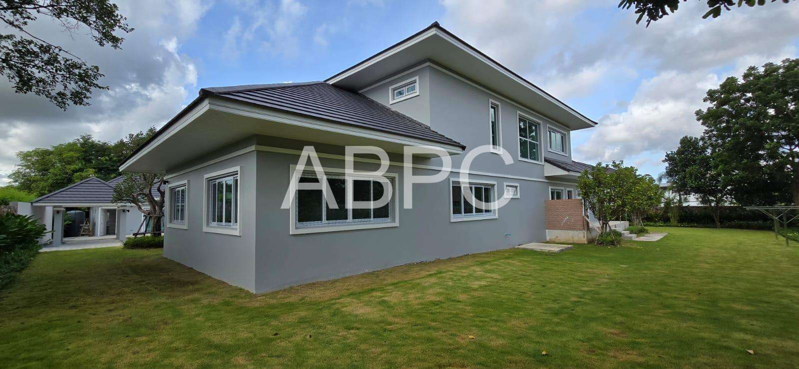Brand New 6 Bed 8 Bath Pool Villa with Separate Guesthouse in East Pattaya photo 9