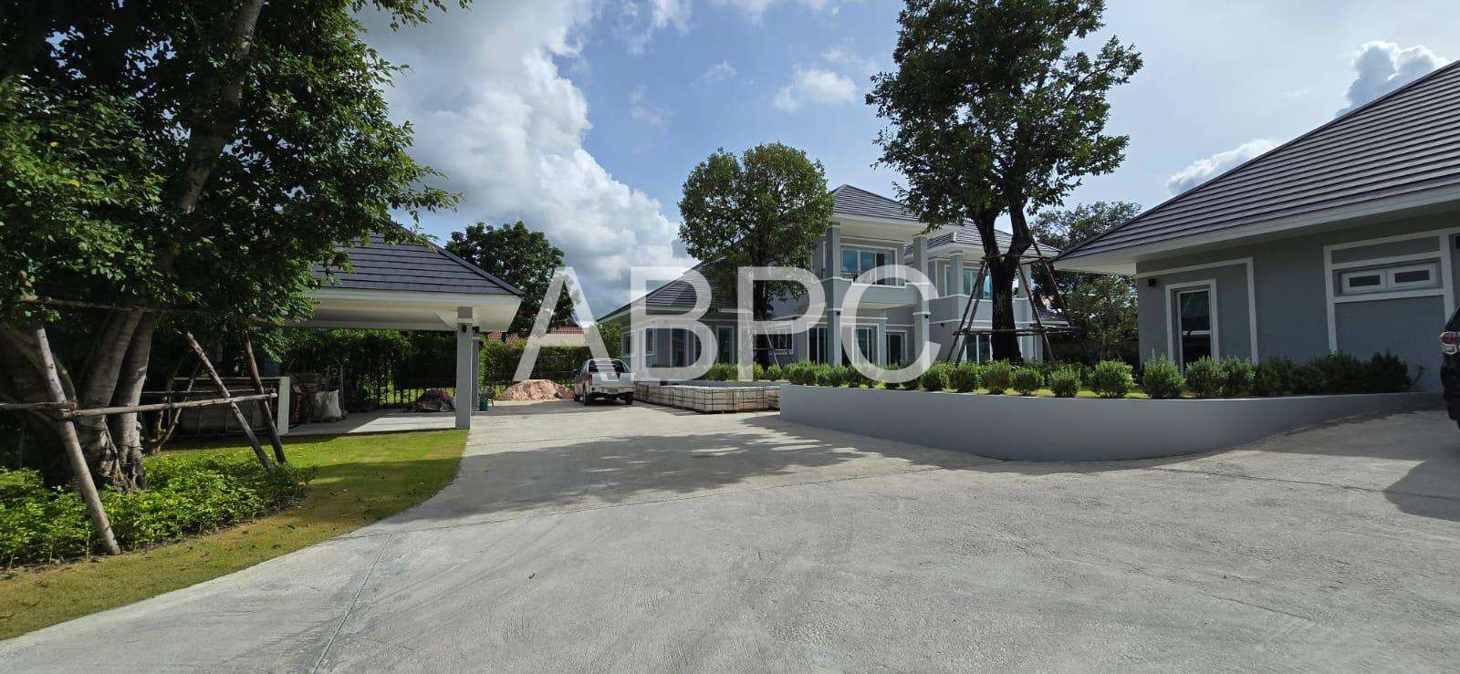 Brand New 6 Bed 8 Bath Pool Villa with Separate Guesthouse in East Pattaya