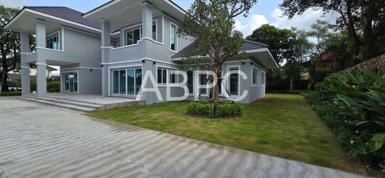 Brand New 6 Bed 8 Bath Pool Villa with Separate Guesthouse in East Pattaya photo 4