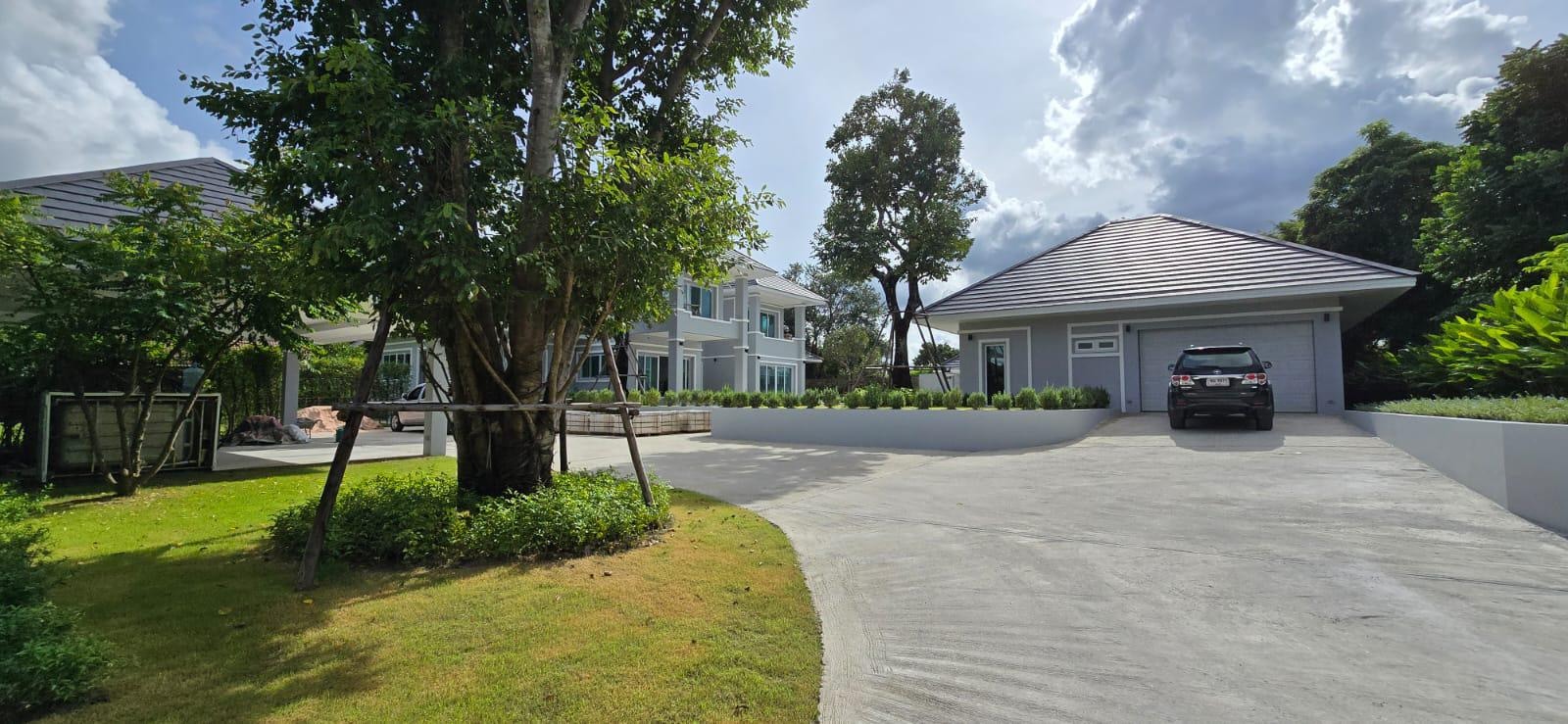 Brand New 6 Bed 8 Bath Pool Villa with Separate Guesthouse in East Pattaya photo 29