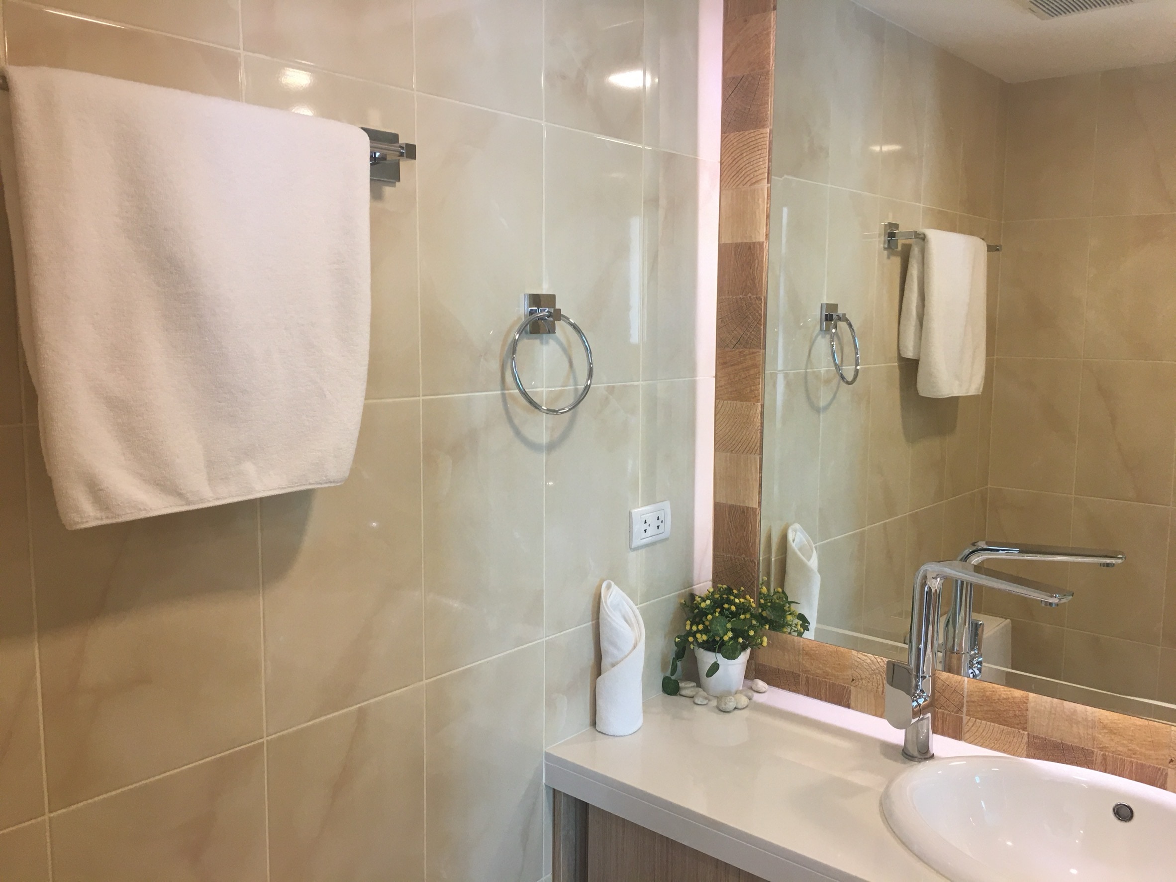 JUST IN 1 Bedroom in City Garden Tower photo 17
