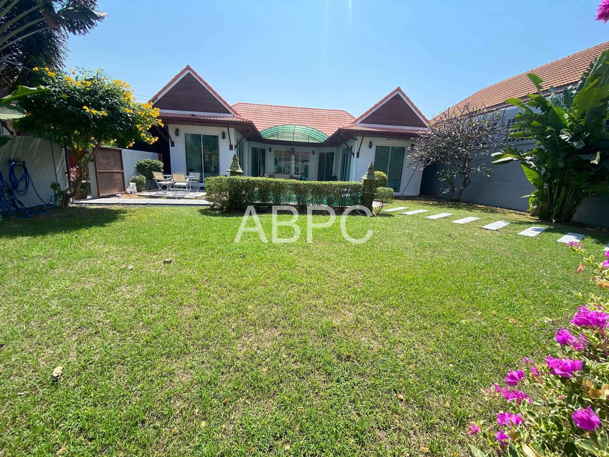 Pool Villa 3 beds 4 baths in East Pattaya for SALE/RENT