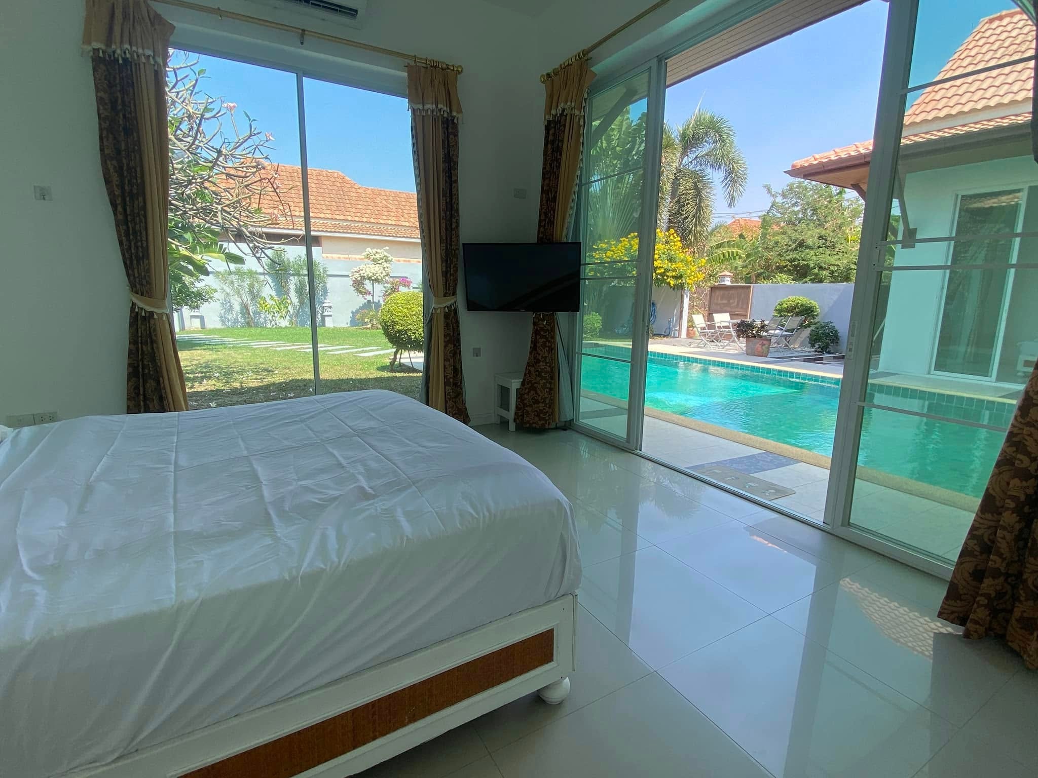 Pool Villa 3 beds 4 baths in East Pattaya for SALE/RENT photo 18