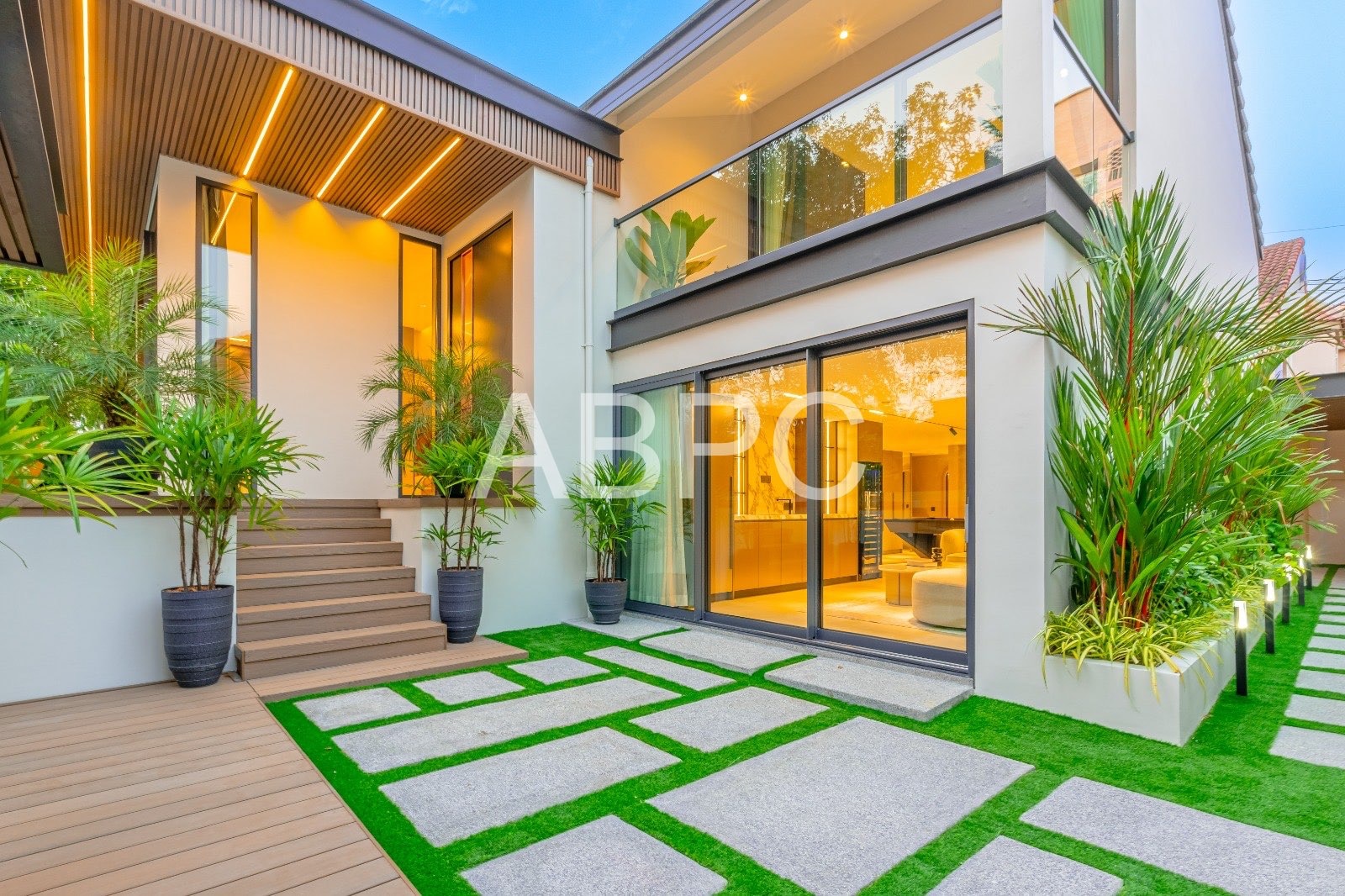 Brand New Modern Luxury 4 Bed 5 Bath Pool Villa In Jomtien photo 6