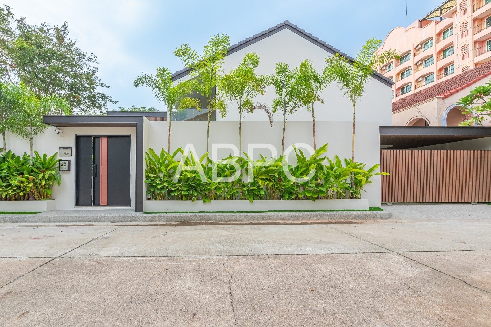 Brand New Modern Luxury 4 Bed 5 Bath Pool Villa In Jomtien photo 8