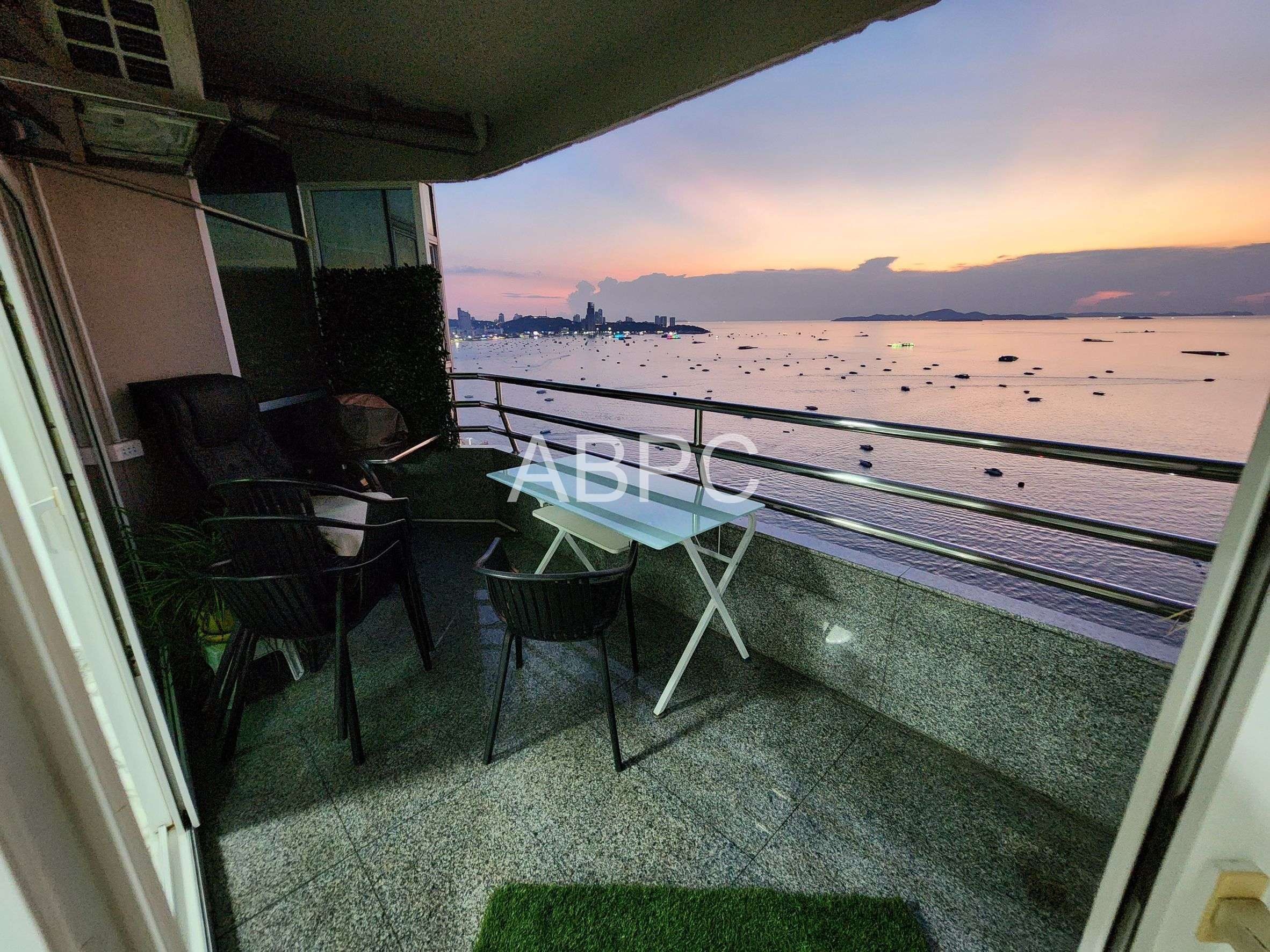 Ocean View 2 bed 2 Bath Condo in North Pattaya photo 11